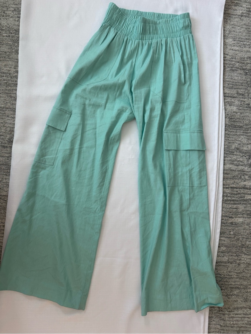Women’s Wide Leg Cargo Pants in Mint Green